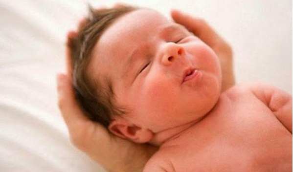 Chăm trẻ sơ sinh 1 tháng tuổi