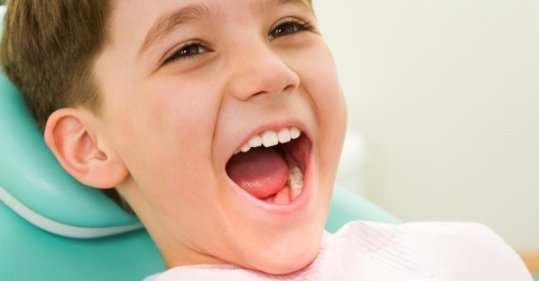 Quá trình mọc răng hàm của trẻ 6 tuổi kéo dài bao lâu và có thể kéo dài đến khi nào?

